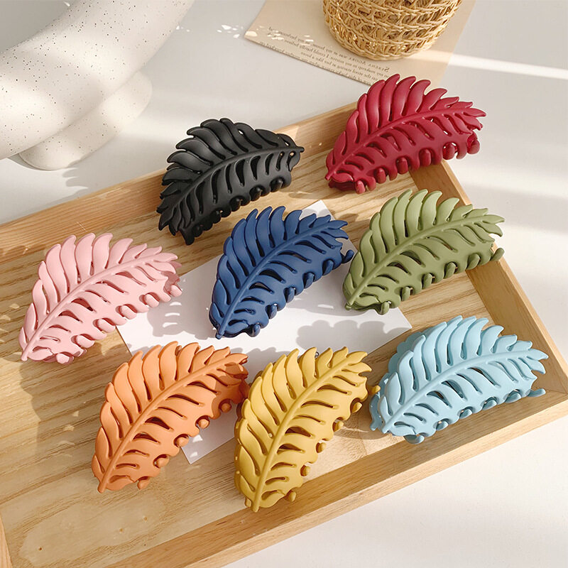 Simple Leaf Plastic Hair Claw Korean Solid Color Hair Clips Hairpins Barrette Headwear For Women Girls Hair Accessories